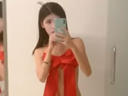 Selfie de una chica china de grandes tetas