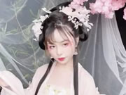 Linda chica china tomando fotos